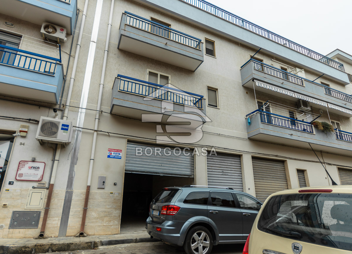 Foto 1 - Laboratorio/magazzino in Locazione in Via Luigi Allegato,92 - Manfredonia